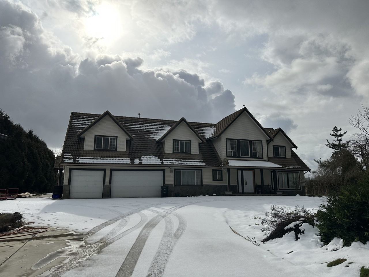 Kennedy Rd, Pitt Meadows, BC V3Y 1Z1 4 Bedroom Apartment for 6,800