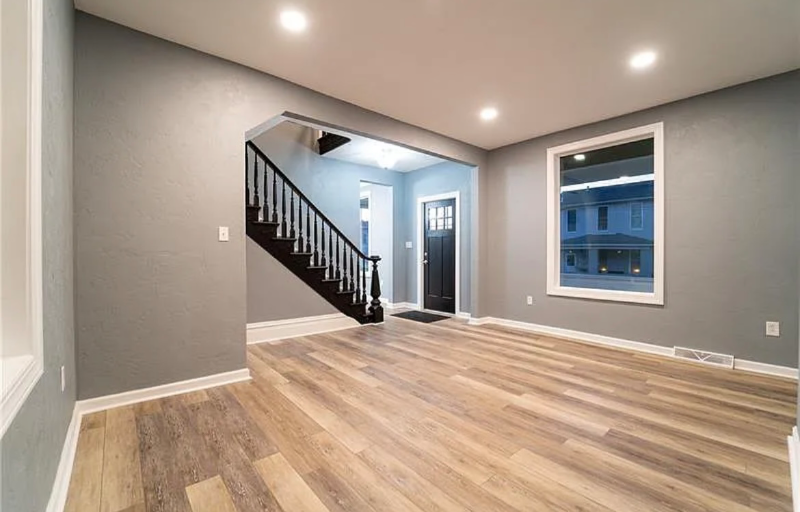 121 Miller St - Photo 3 of 20