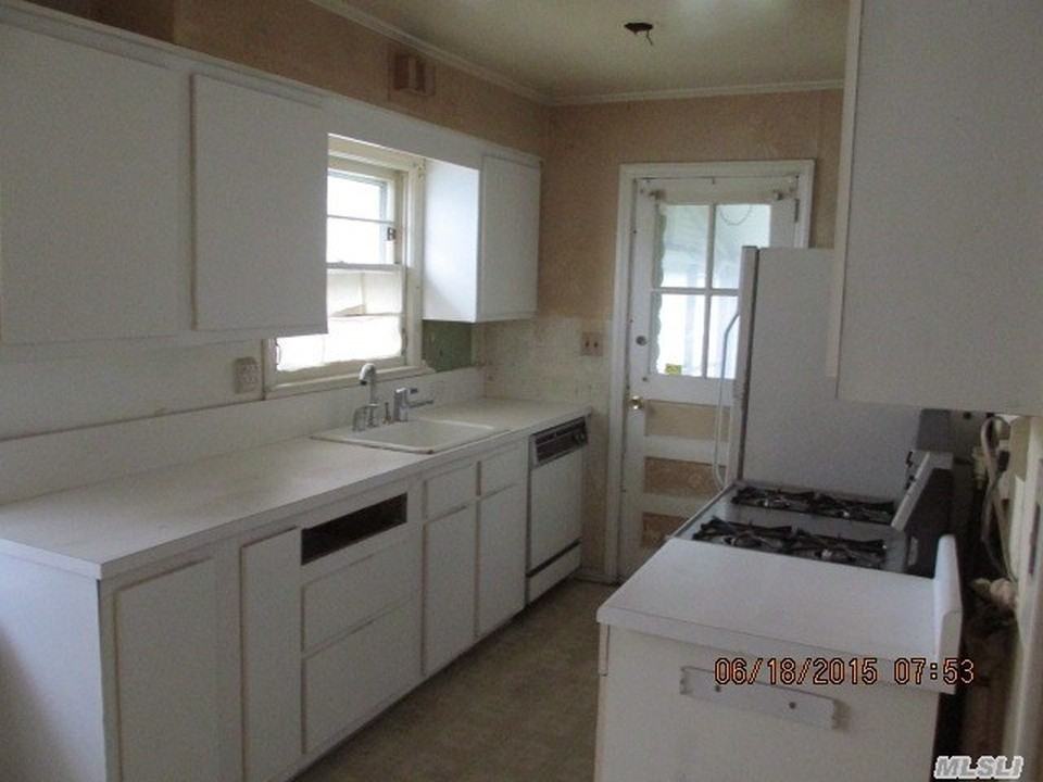 22 Pine Ln - Photo 3 of 9