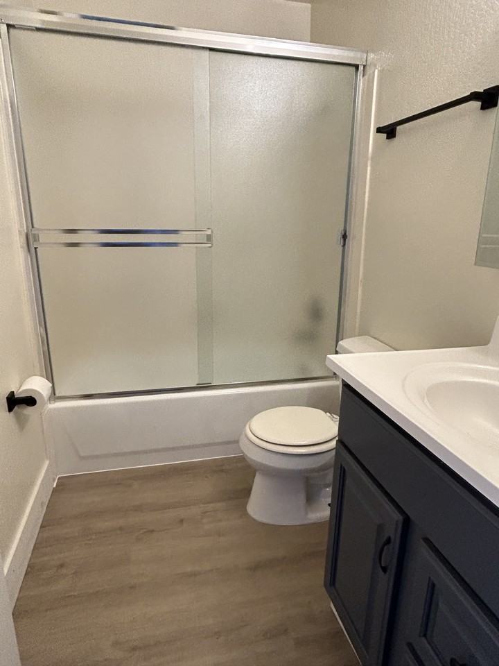 Building 1250 - Photo 6 of 11