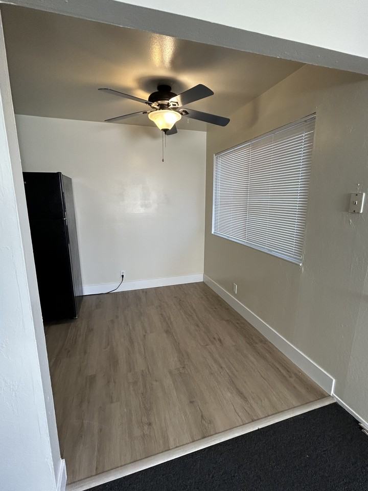 Building 1250 - Photo 2 of 11