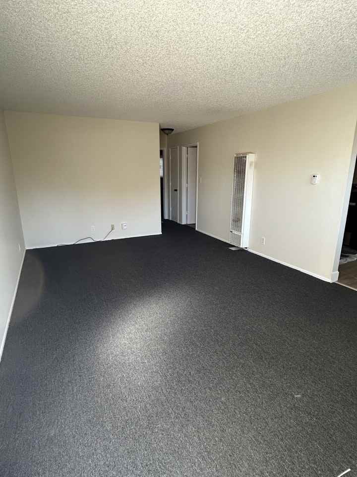 Building 1250 - Photo 4 of 11