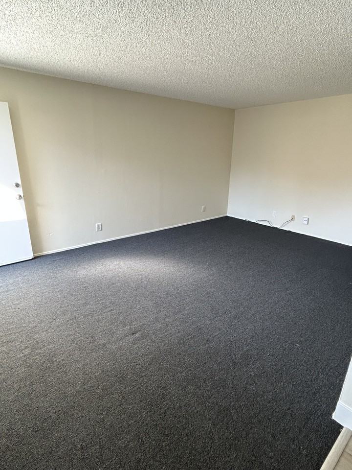 Building 1250 - Photo 5 of 11