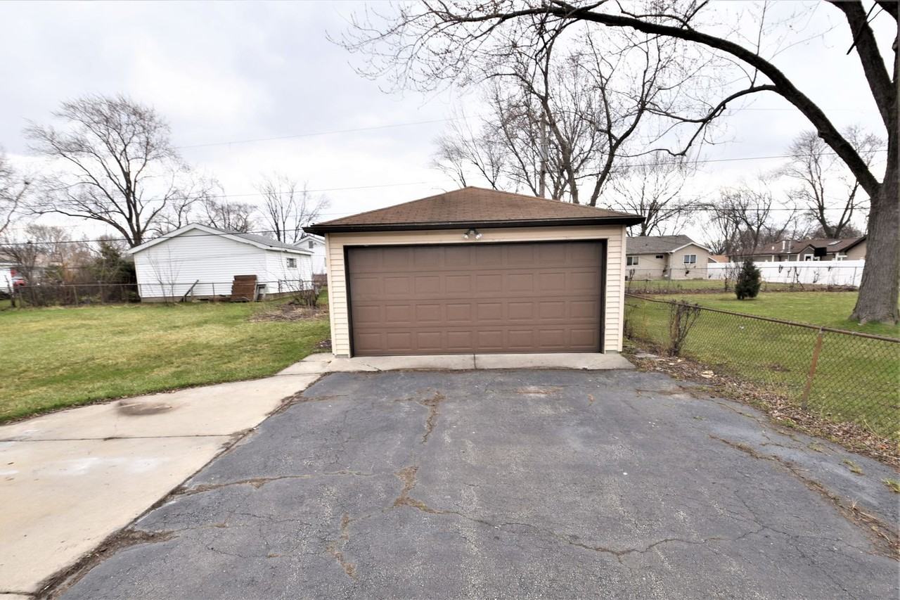 345 Apache Ln - Photo 2 of 14