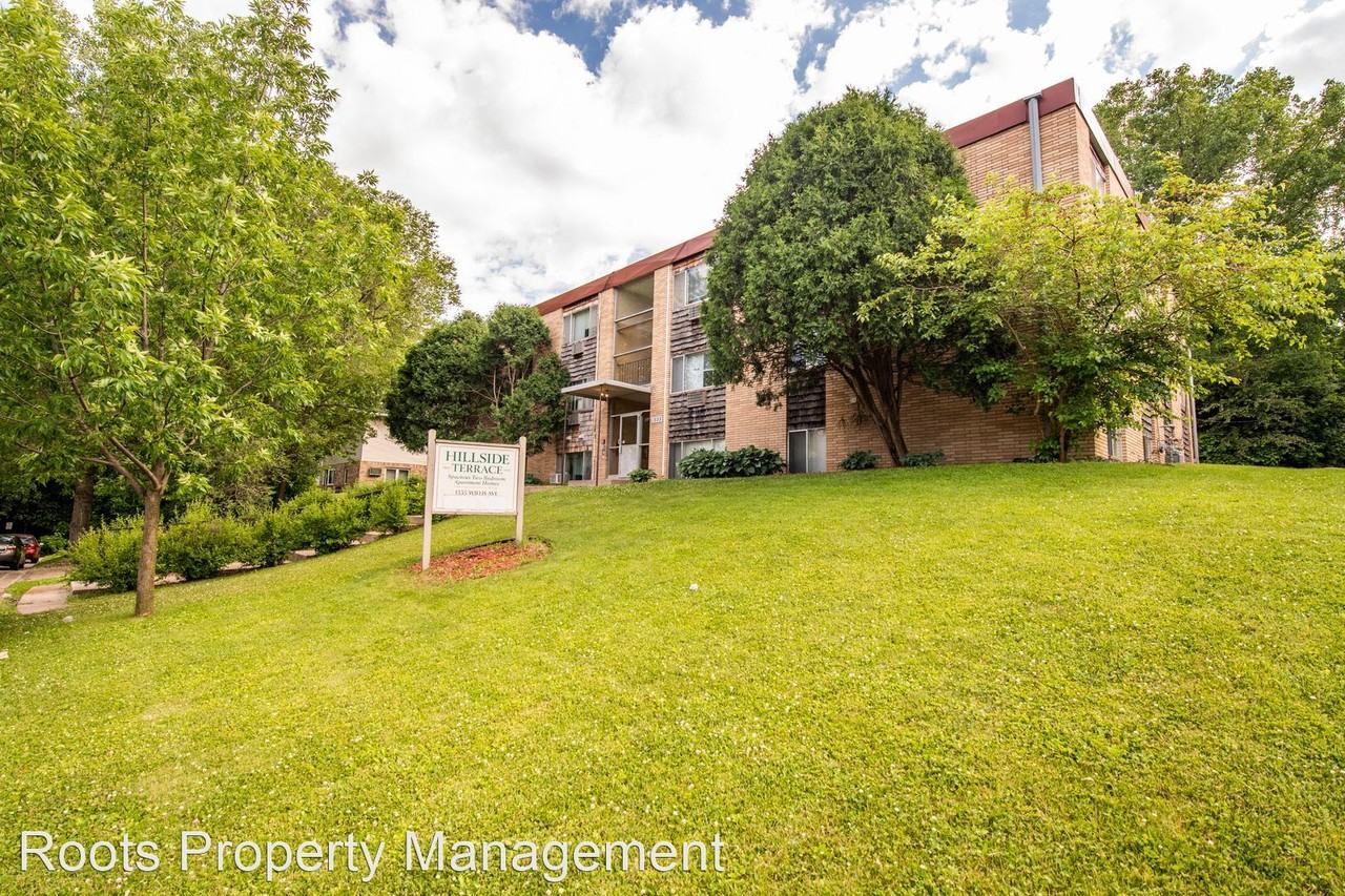 1555 Willis Ave - Photo 2 of 3