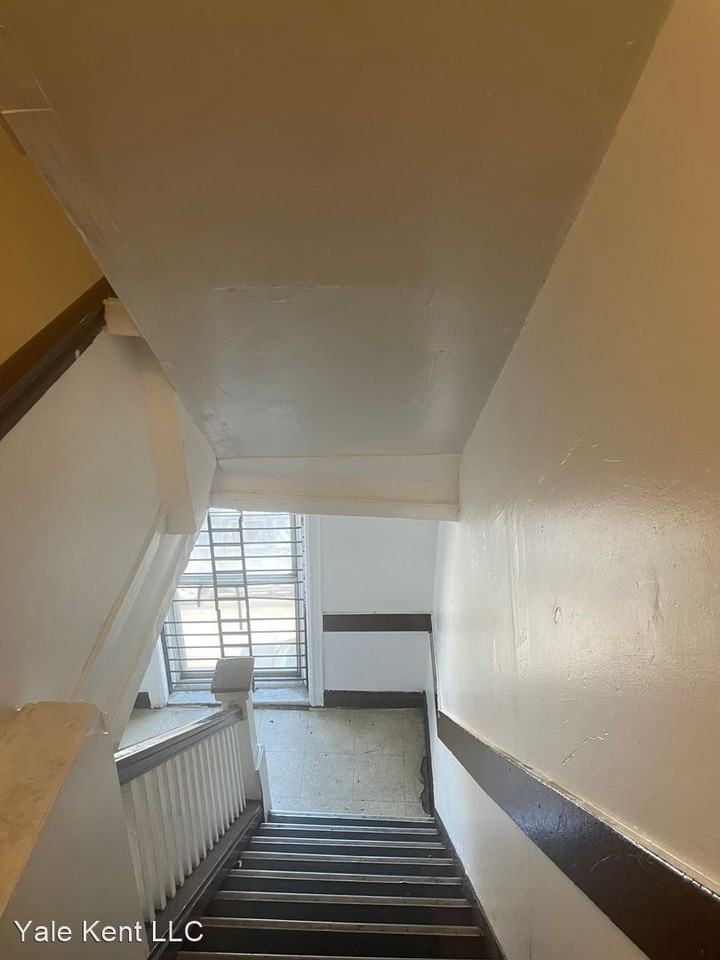 Convenient Corners at South Olden Apartments 1163 1163 East State