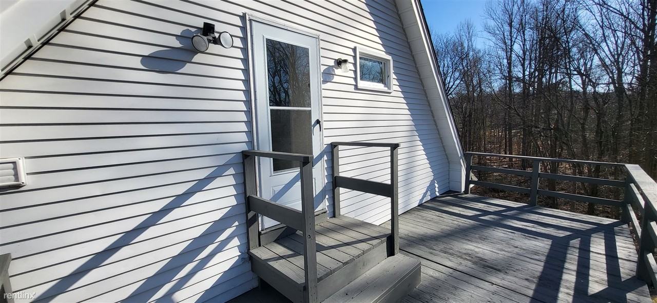 105 Forest St - Photo 2 of 10