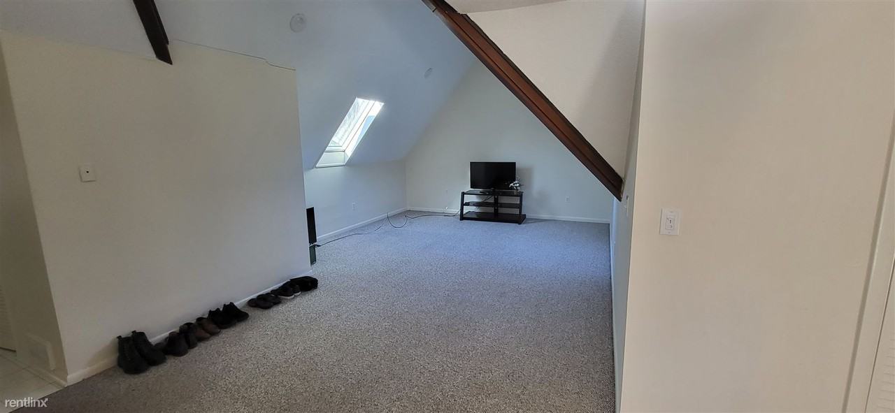 105 Forest St - Photo 3 of 10