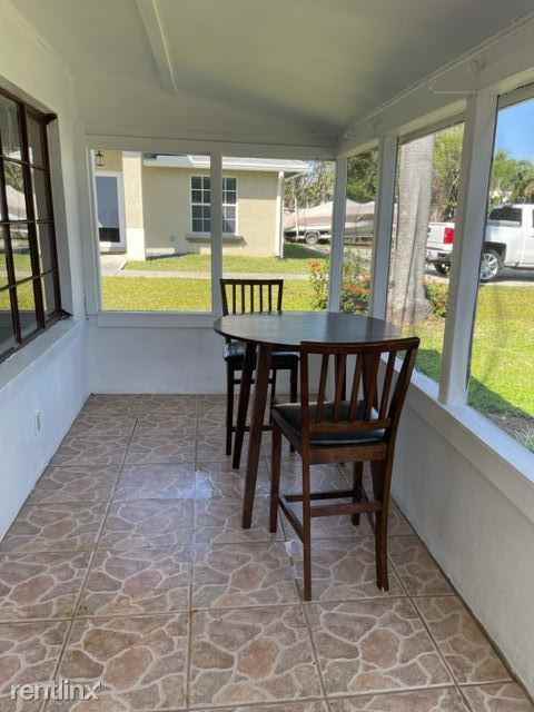 634 Oak St - Photo 3 of 19