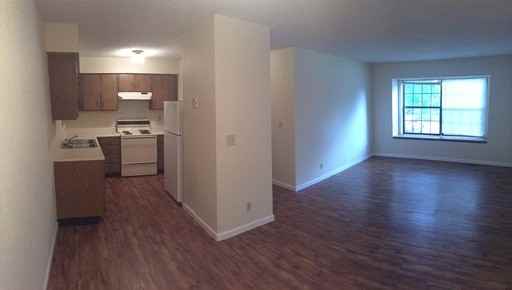 945 W College St - Photo 3 of 10