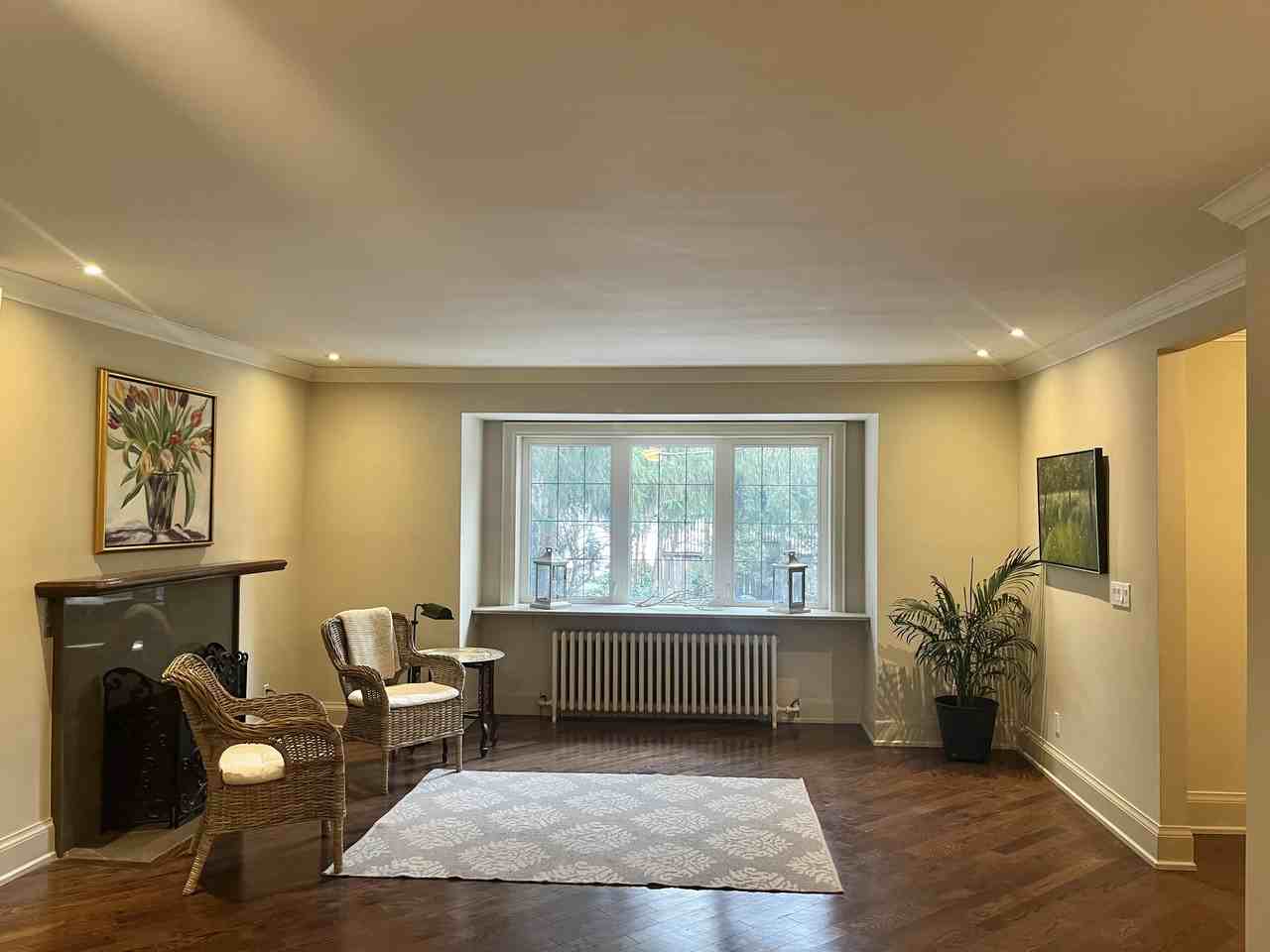 96 Brule Gdns #1 - Photo 3 of 19