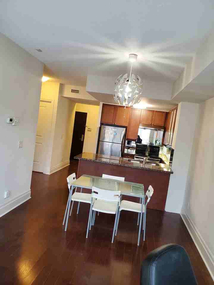 39 Upper Duke Cres #303