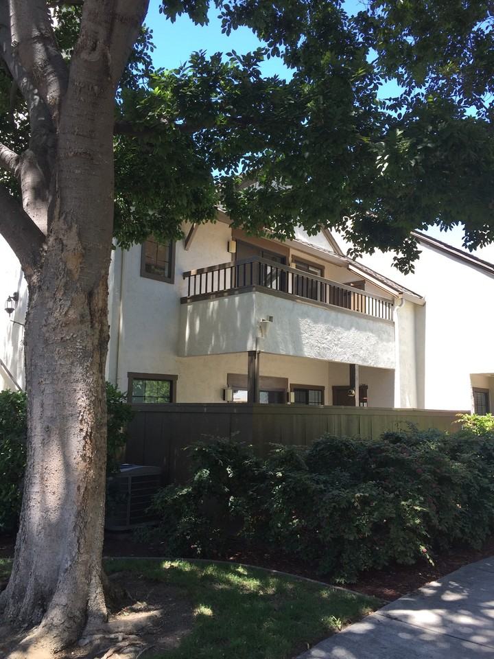 1929 Huxley Court - Photo 2 of 9