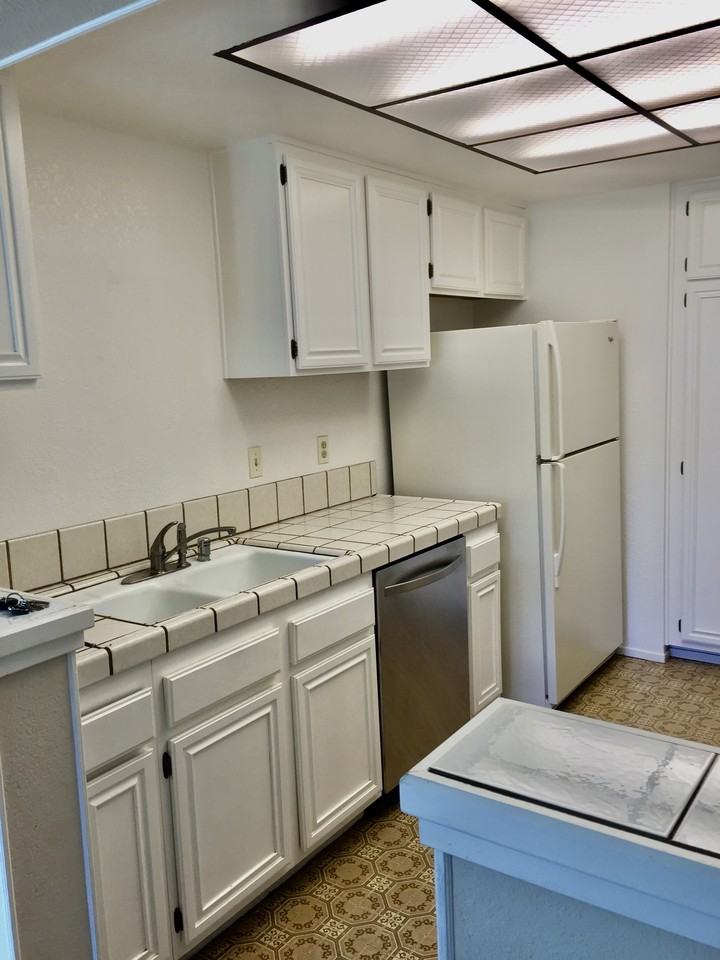 1929 Huxley Court - Photo 3 of 9