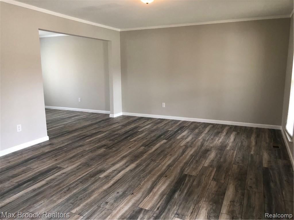 5448 Hammersmith Dr - Photo 2 of 18