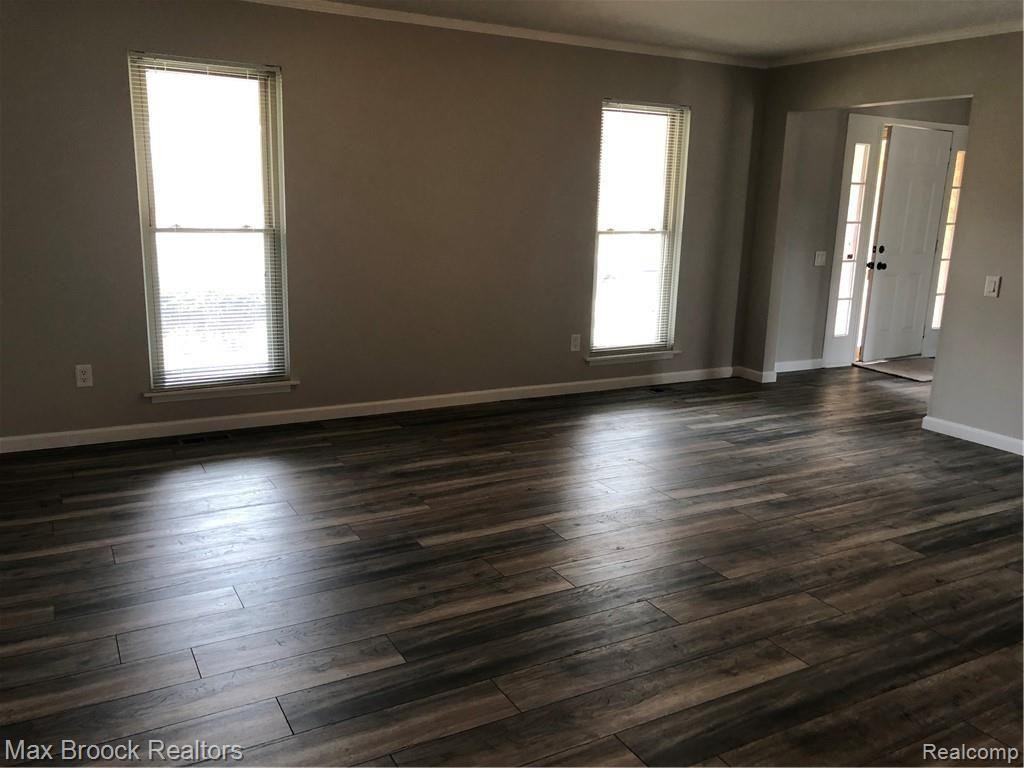 5448 Hammersmith Dr - Photo 3 of 18