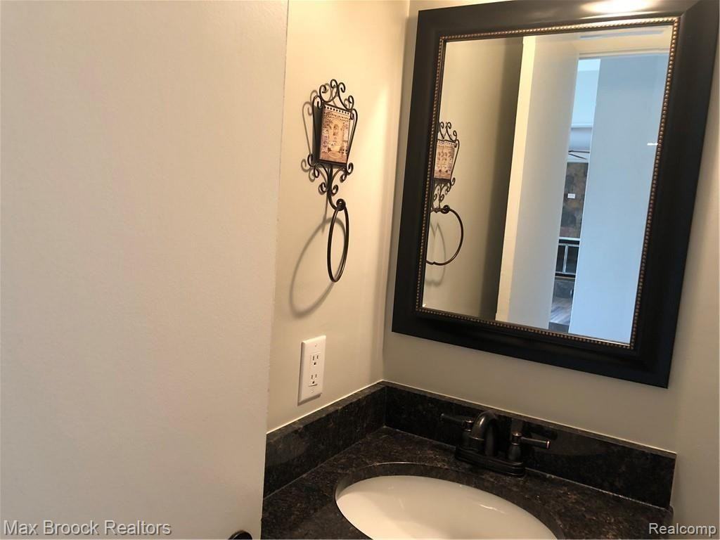 5448 Hammersmith Dr - Photo 7 of 18