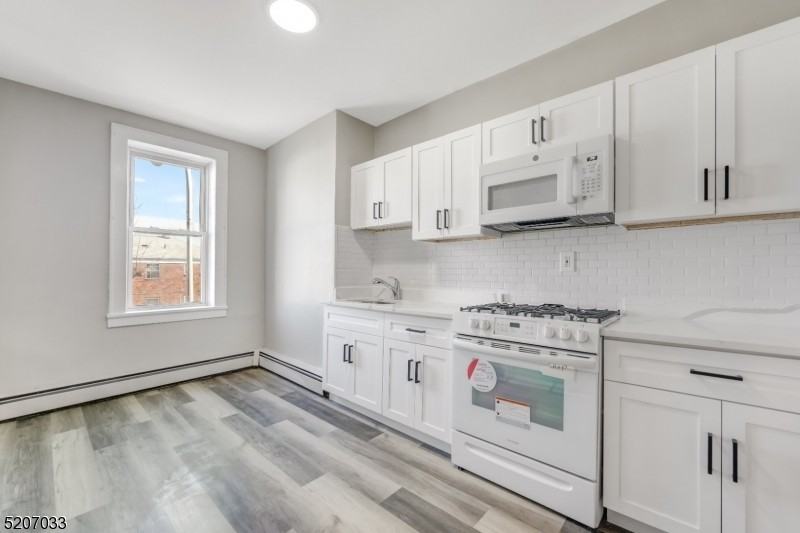 1109 Main St - Photo 2 of 19