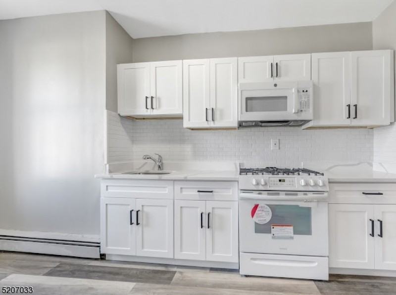 1109 Main St - Photo 3 of 19