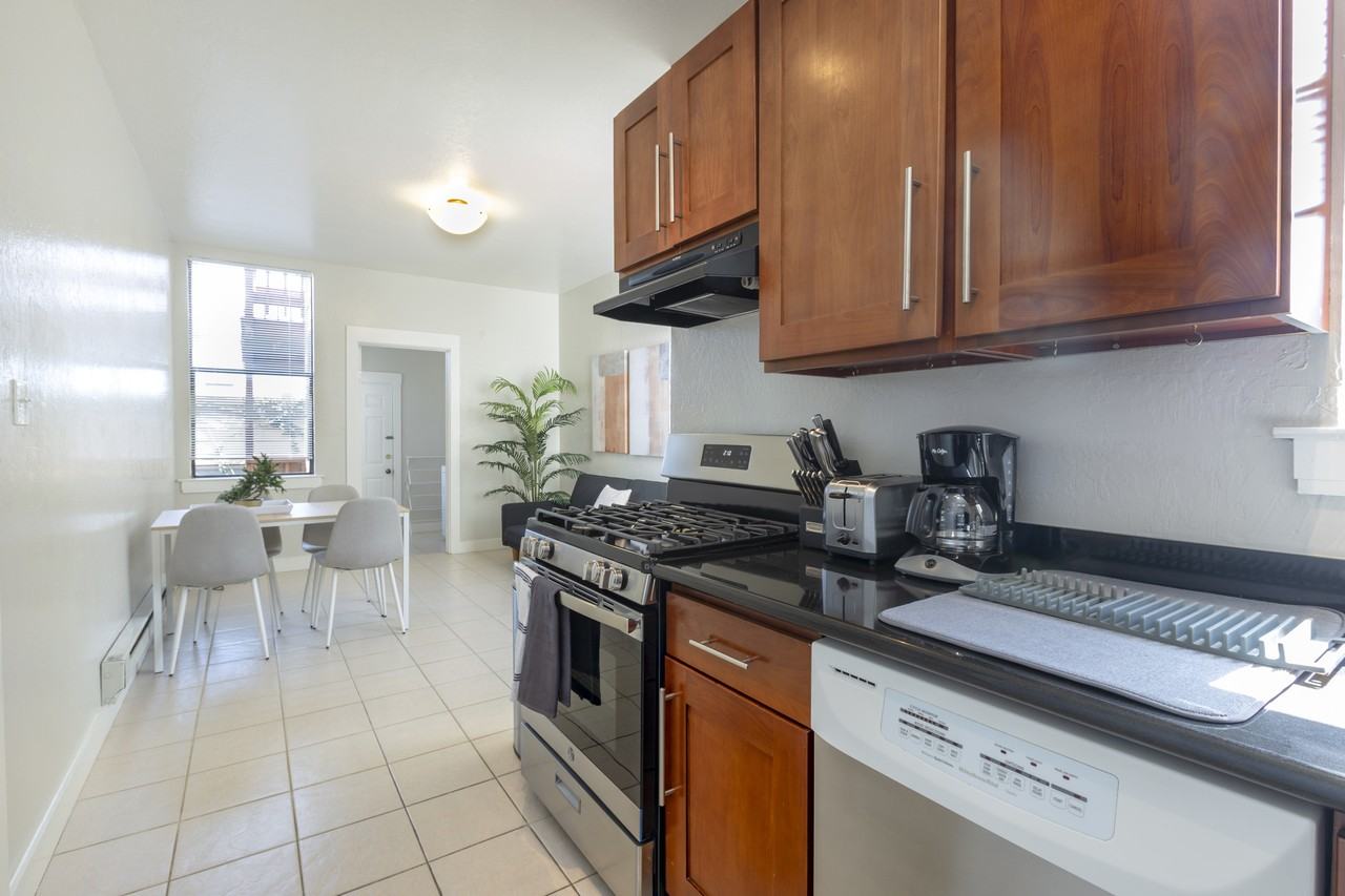 653 Minna - Photo 4 of 17