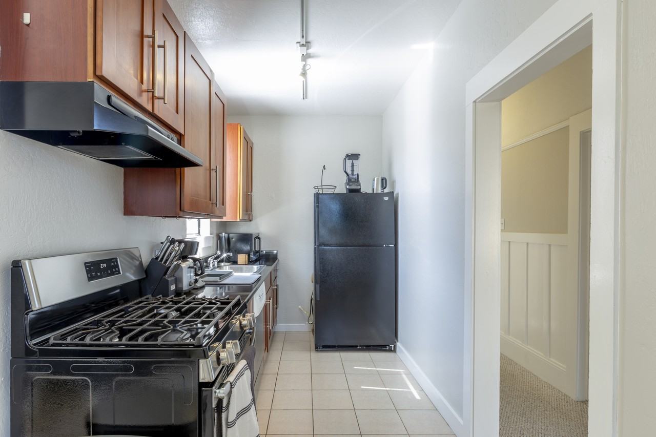 653 Minna - Photo 5 of 17