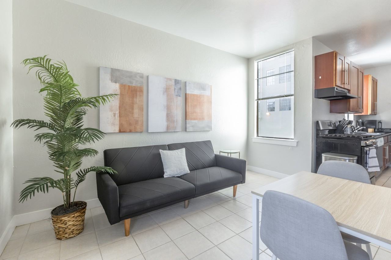 653 Minna - Photo 2 of 17