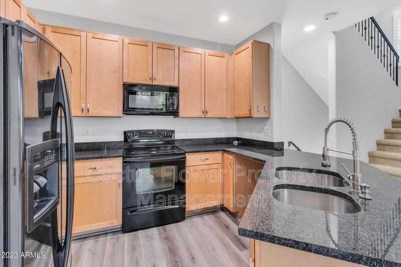5625 S 21st Pl - Photo 3 of 26