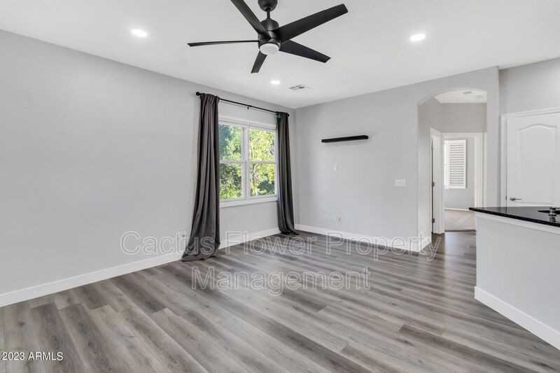 5625 S 21st Pl - Photo 4 of 26