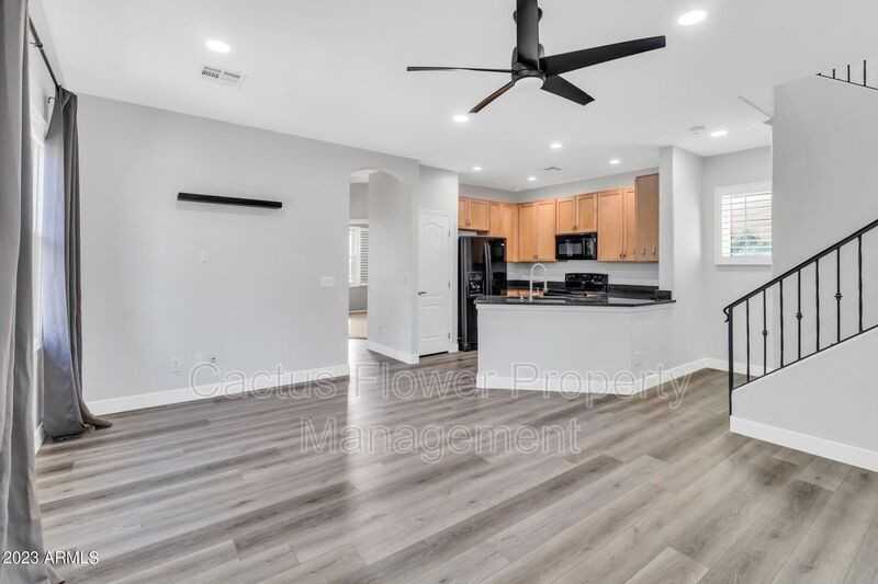 5625 S 21st Pl - Photo 5 of 26