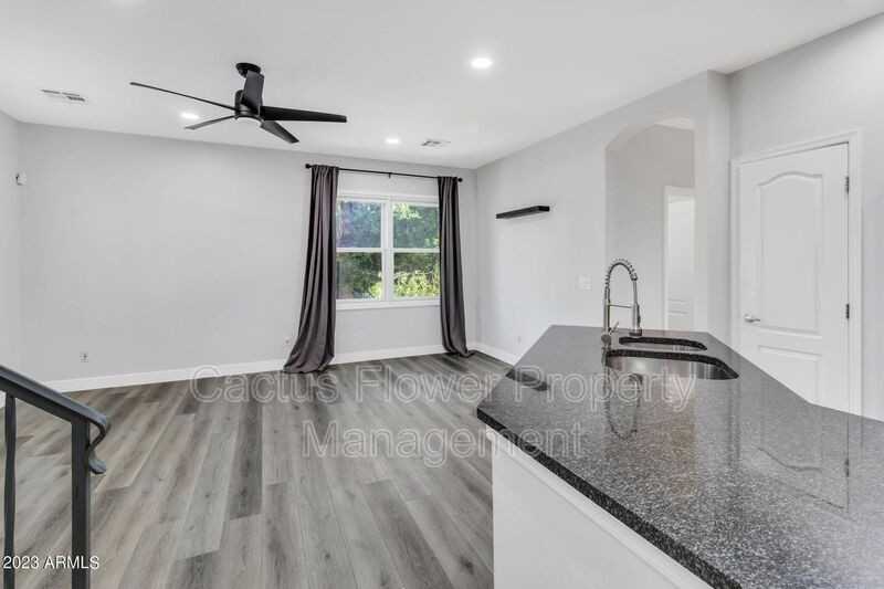 5625 S 21st Pl - Photo 6 of 26