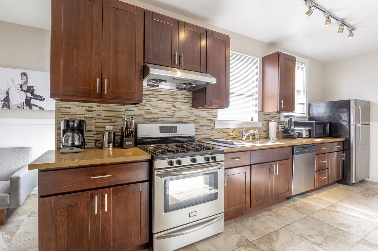 653 Minna Street #B - Photo 2 of 14