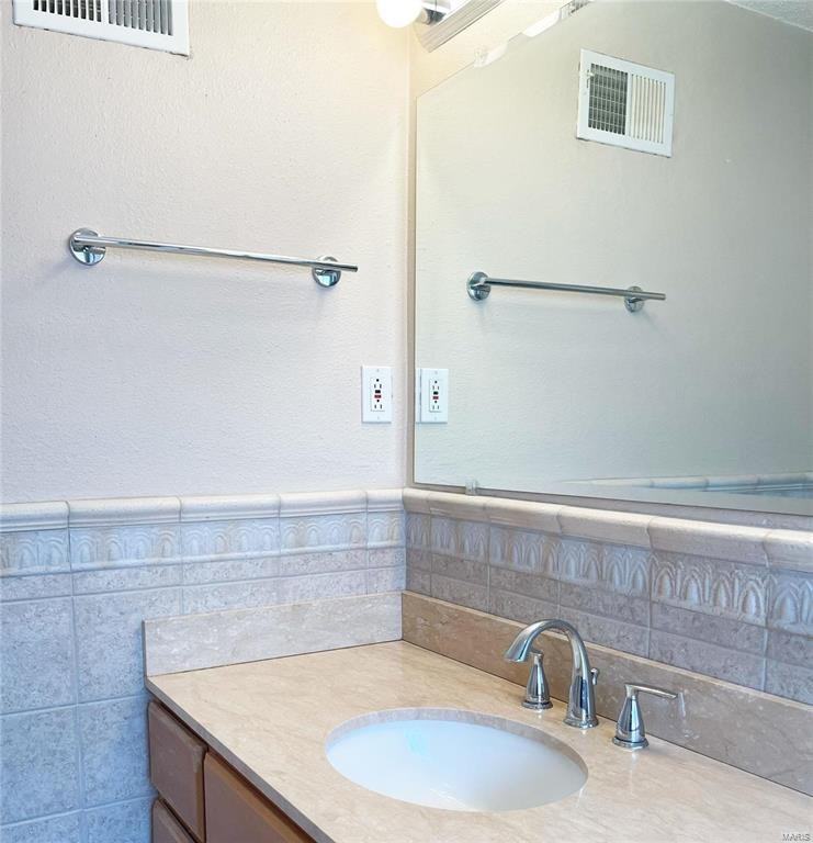 5116 Deville Ave - Photo 5 of 15