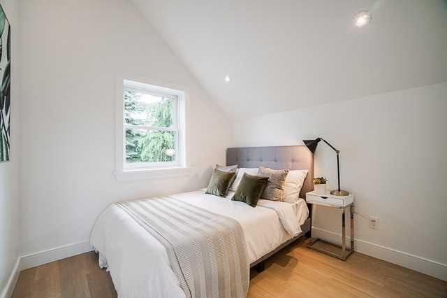 1022 Odlum Drive - Photo 5 of 36