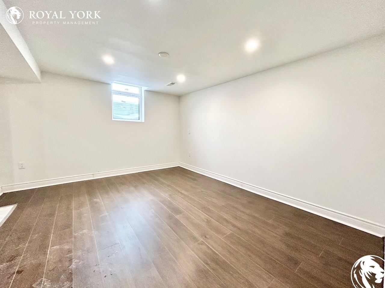 1574 Norwill Cres #2 - Photo 3 of 13