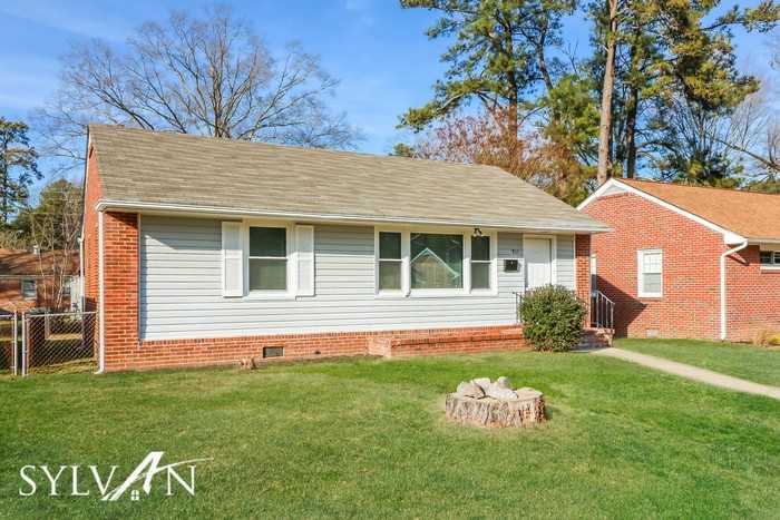 811 Hampton Rd - Photo 2 of 15