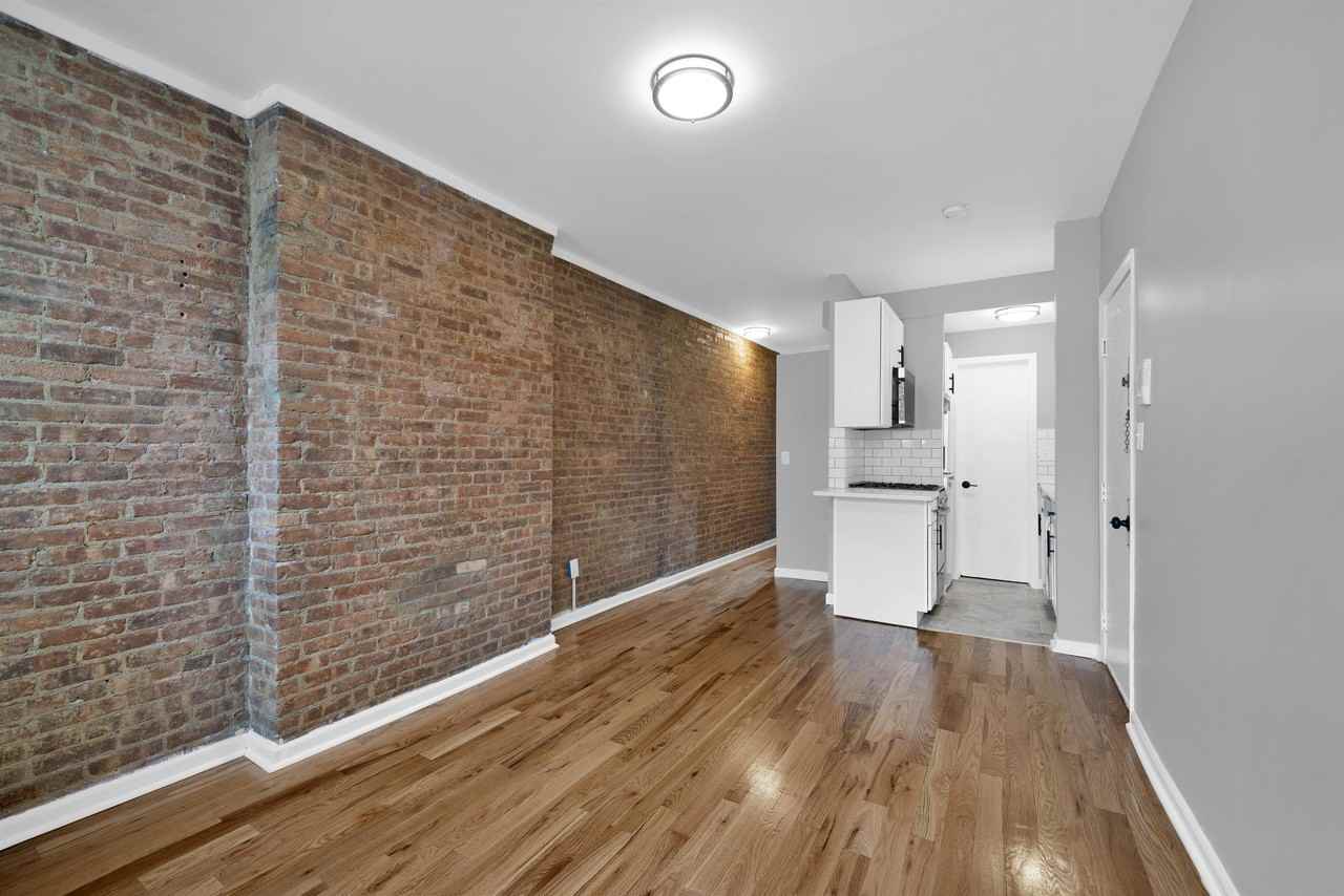 117 Magnolia AveApartment 1LF #117-1LF - Photo 3 of 10