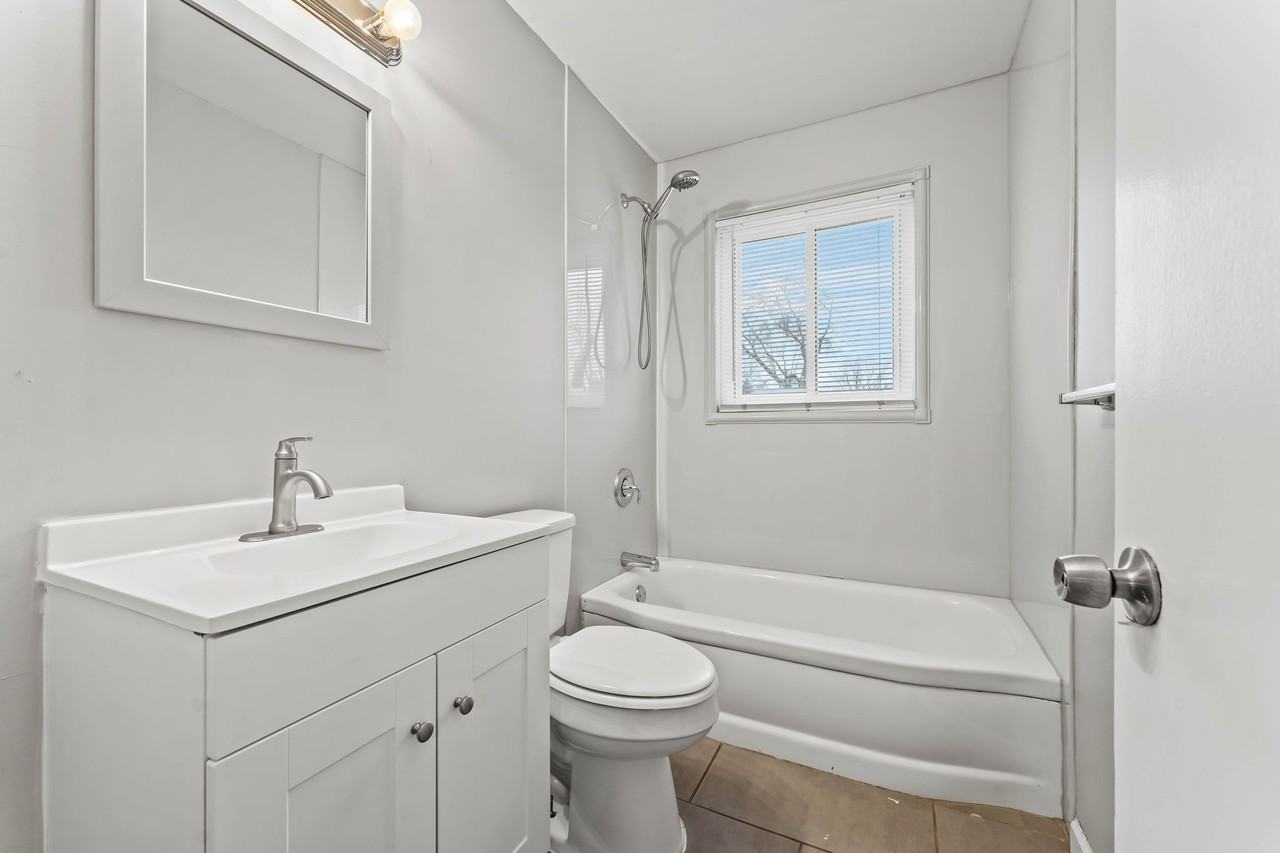 32325 Parkwood St #1 - Photo 3 of 10