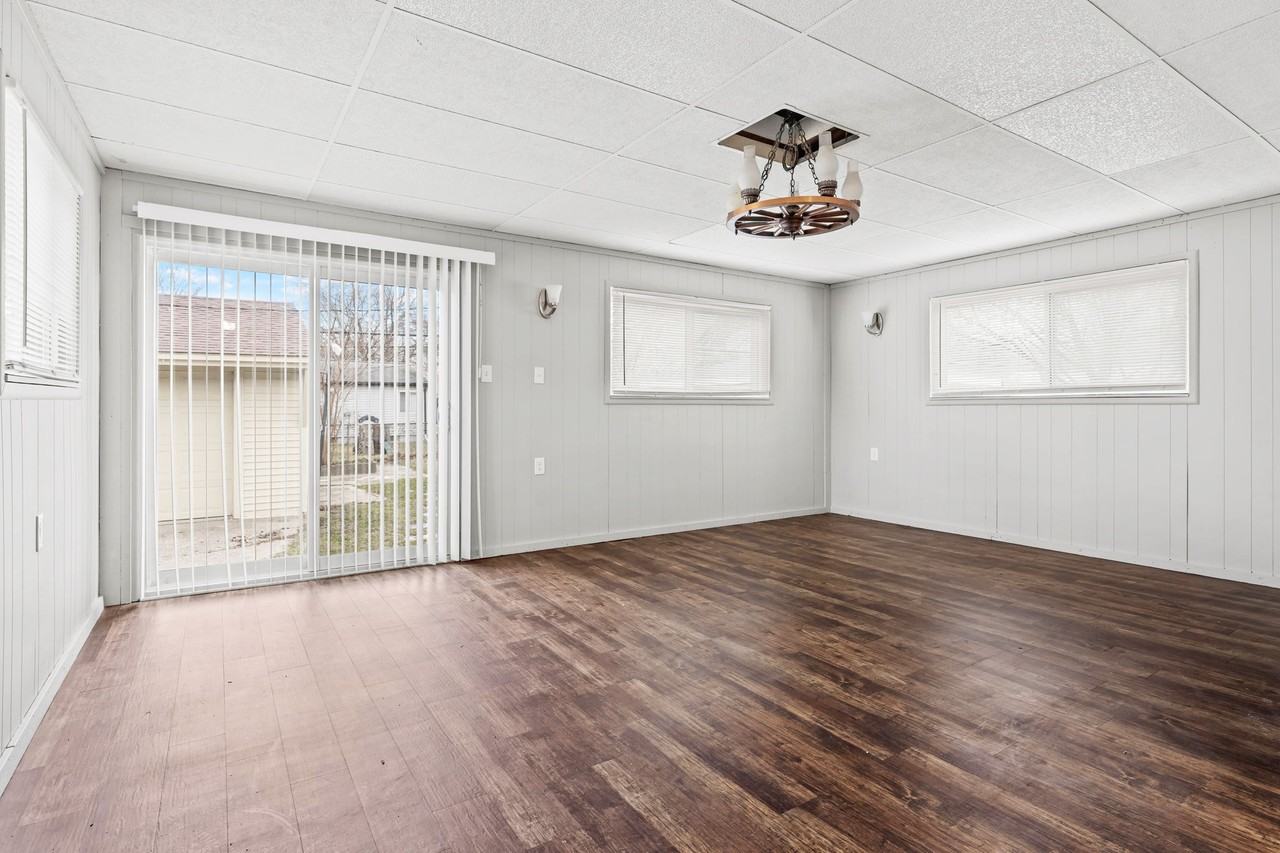 32325 Parkwood St #1 - Photo 4 of 10