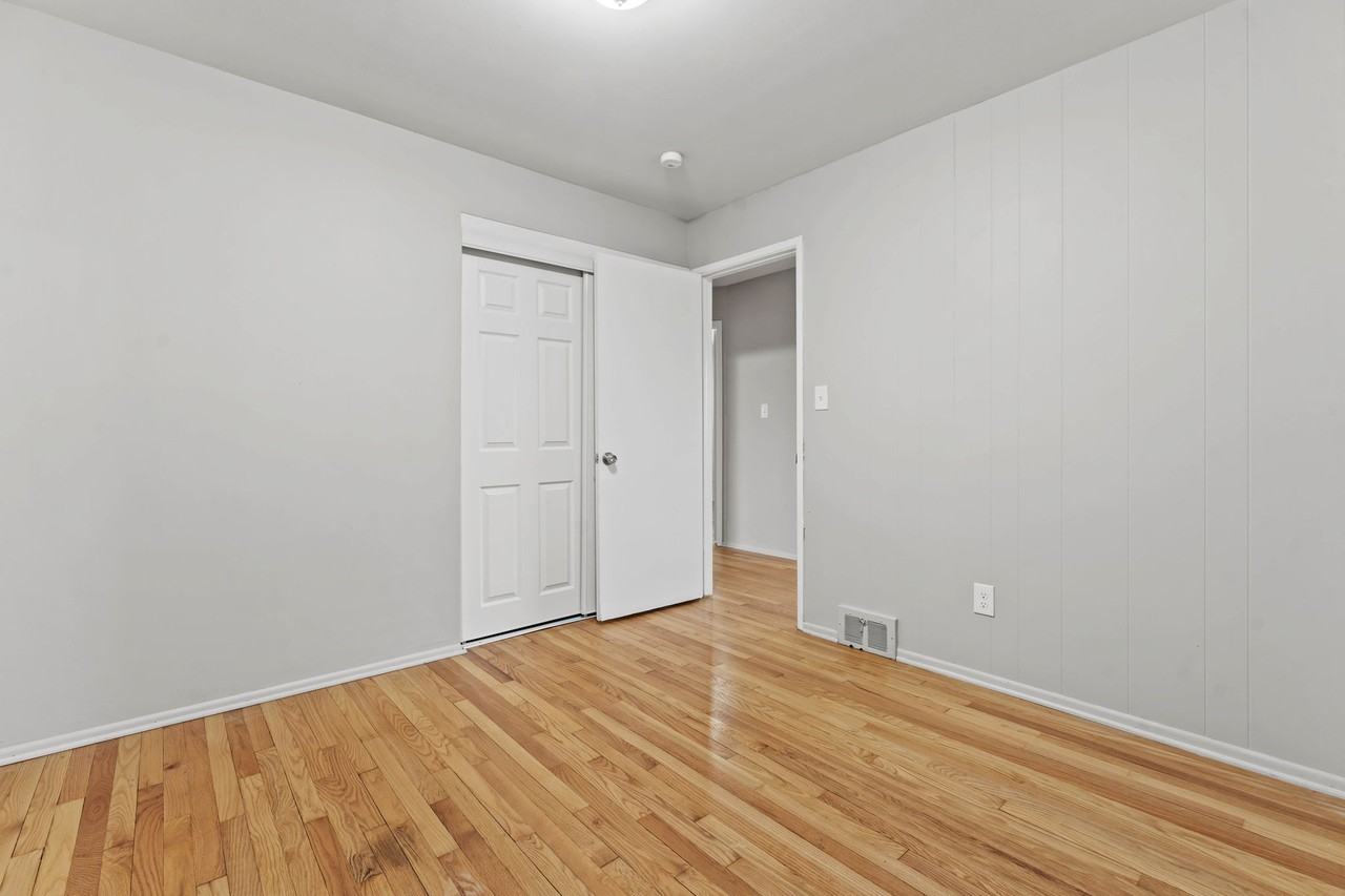 32325 Parkwood St #1 - Photo 7 of 10