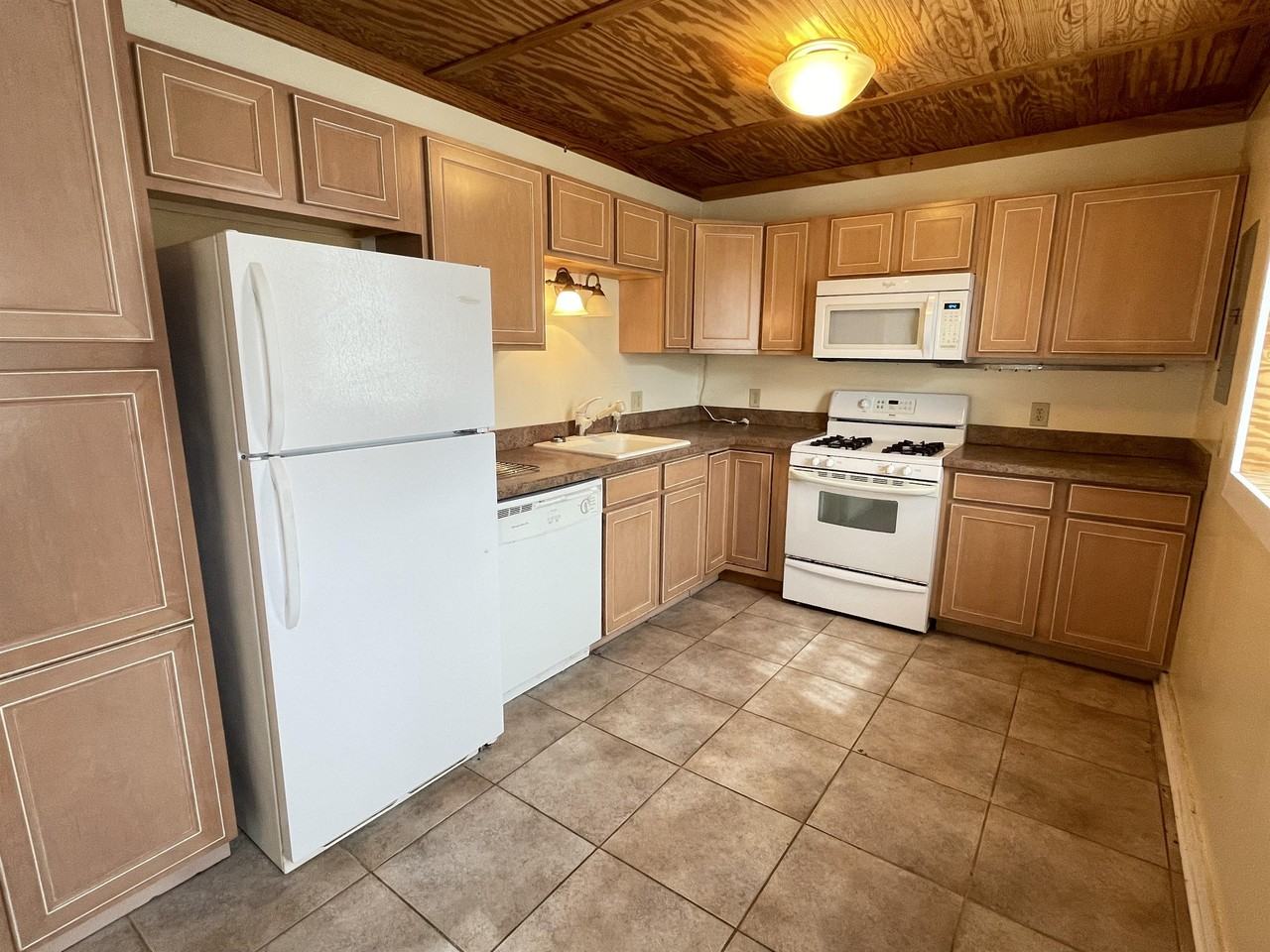 598 Wakefield Dr #1 - Photo 5 of 9