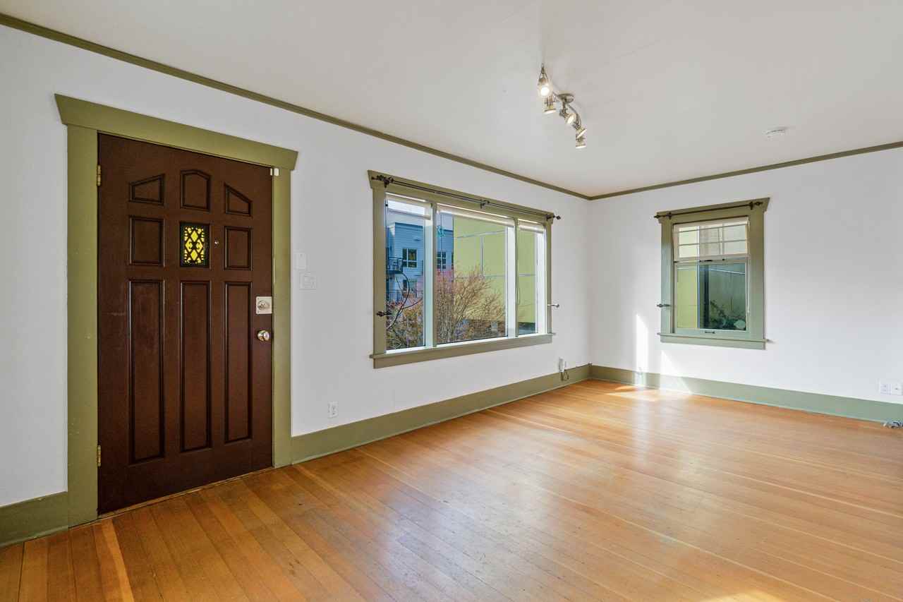 950 Hiawatha Pl S #1 - Photo 7 of 14