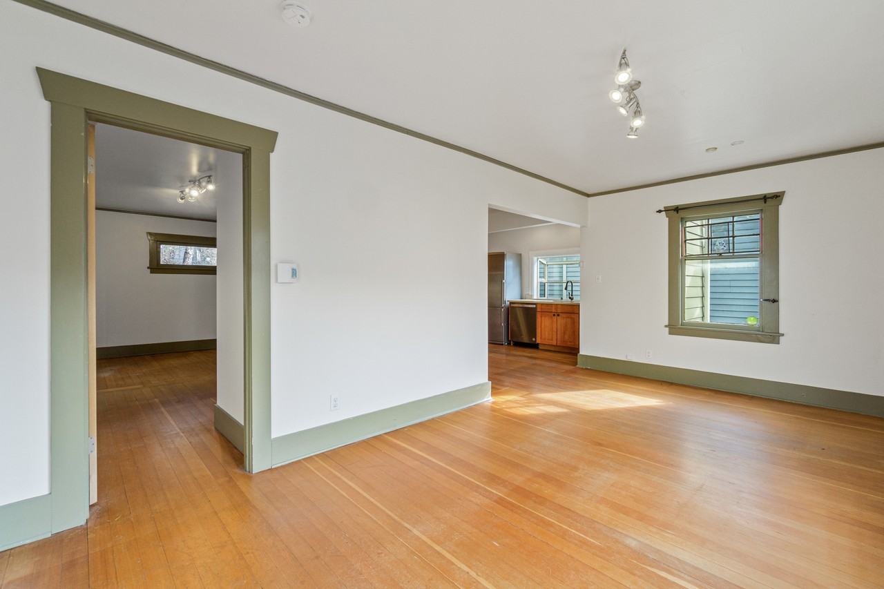 950 Hiawatha Pl S #1 - Photo 5 of 14