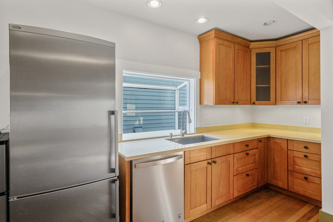 950 Hiawatha Pl S #1 - Photo 3 of 14