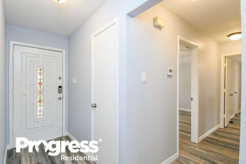 1409 Willow Park Dr - Photo 3 of 16