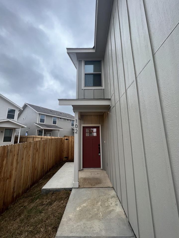13851 Enzo Gate - 102 #102 - Photo 5 of 40