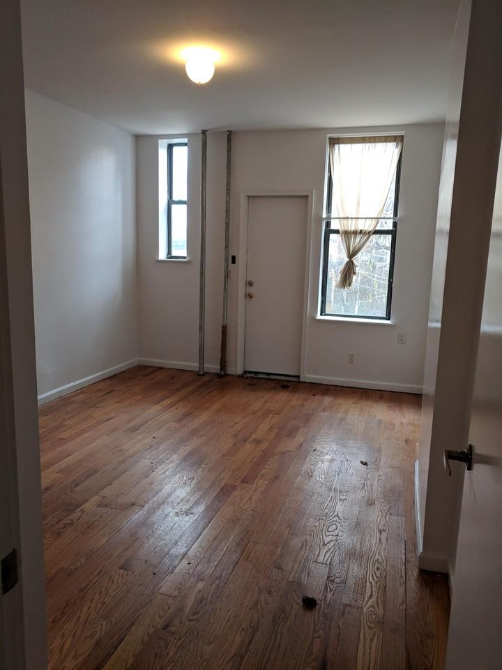 262 Cornelia Street #1R - Photo 6 of 8