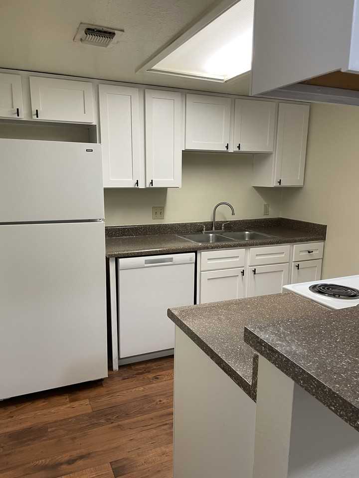 901 Sunset Drive-48 #48 - Photo 4 of 37