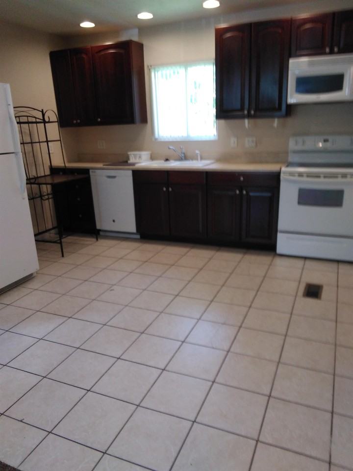 513 S Ash St #1 - Photo 2 of 11