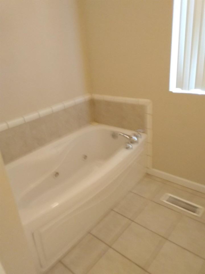 513 S Ash St #1 - Photo 4 of 11