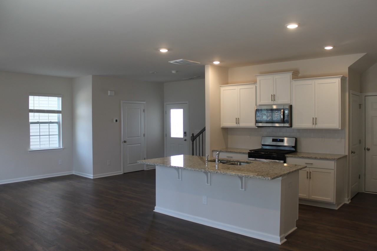 8105 Clairwood Dr - Photo 5 of 19